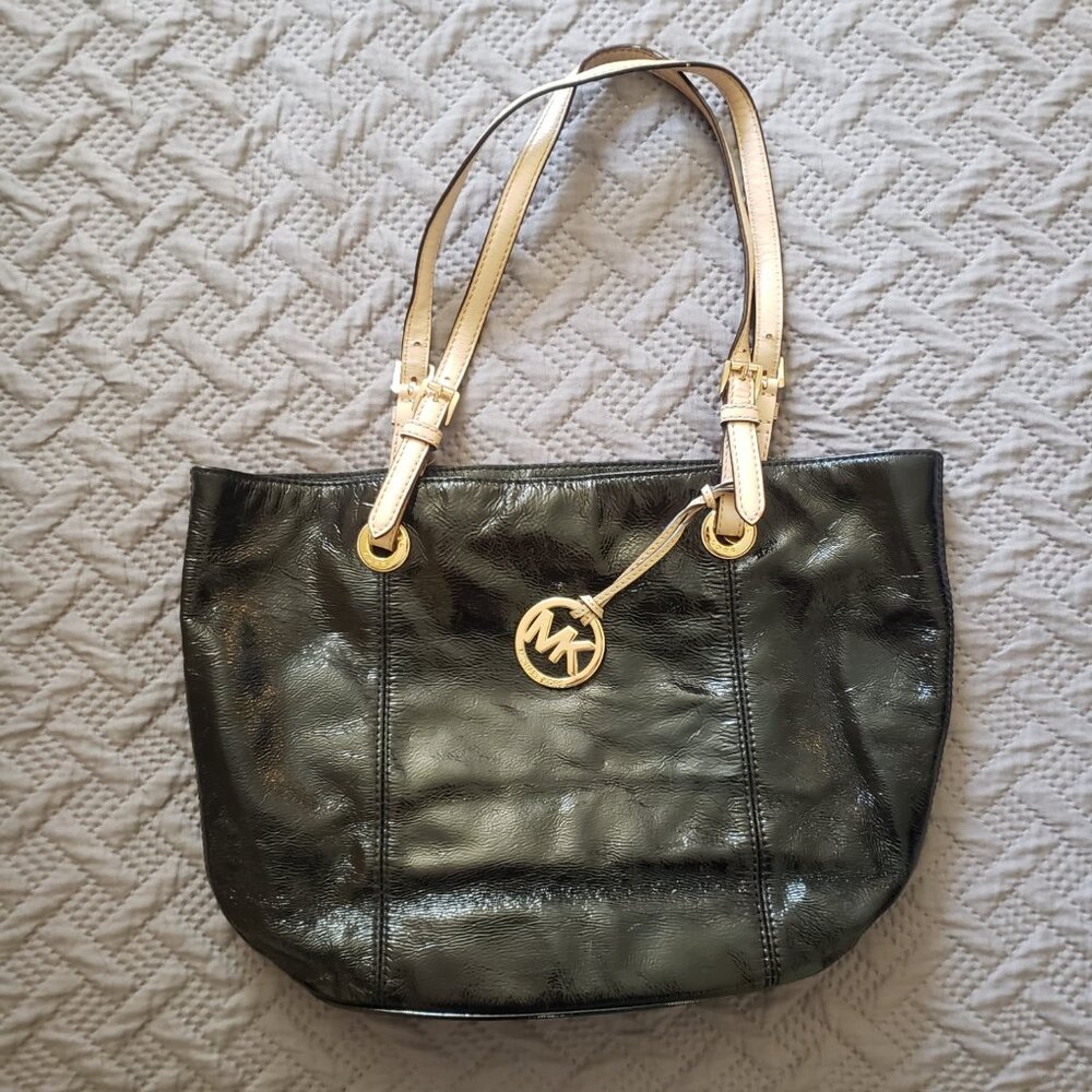 Michael Kors Black Shiny Leather Purse